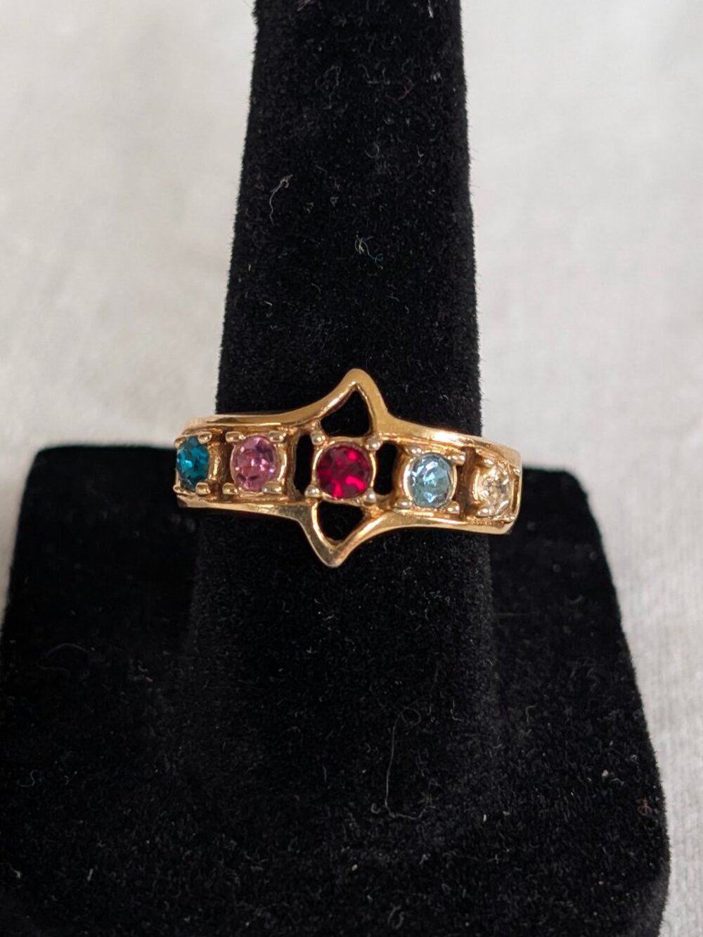 Vintage Caroline Emmons Gold Toned Colorful Gemstones Crystals Ring Size 6.25